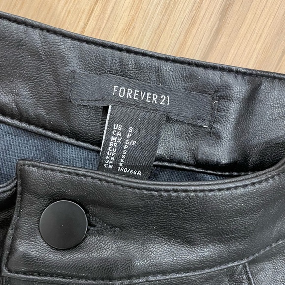 Black leather skirt - Picture 2 of 2